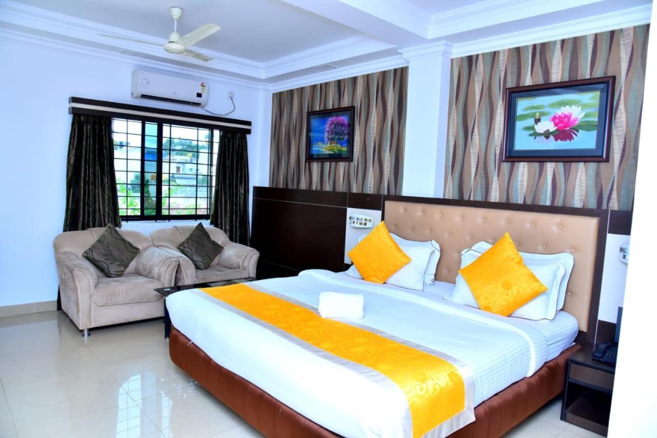 The Grand Krishna Luxury Hotel Chikmagalur Exterior photo